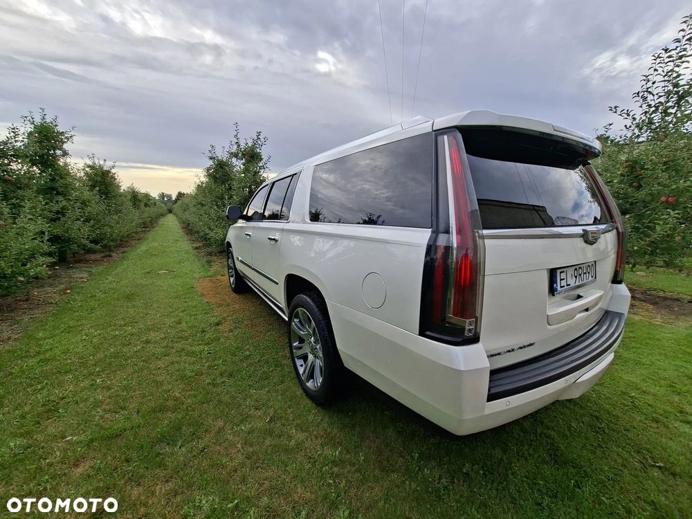 Cadillac Escalade - 4