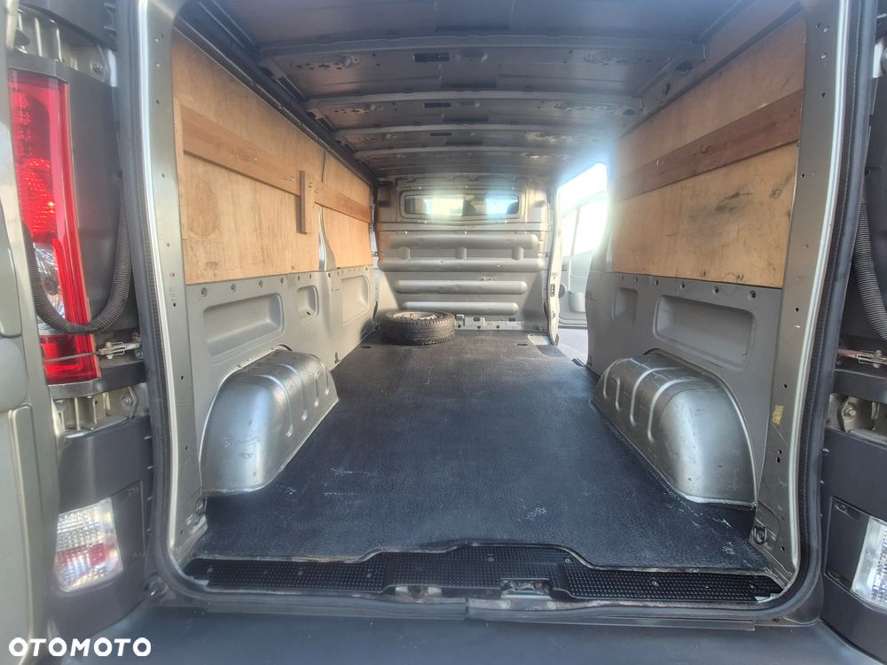 Renault TRAFIC - 24