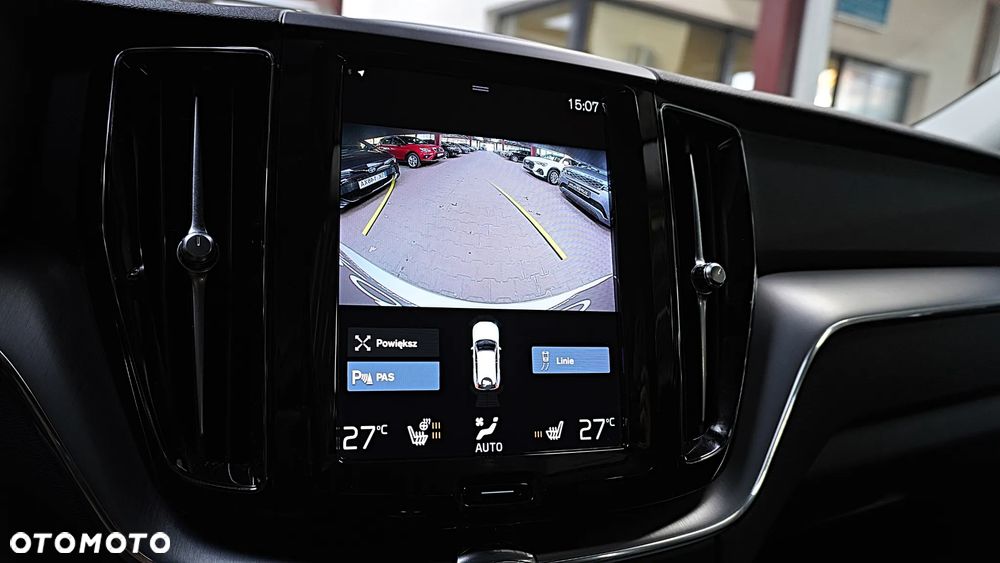 Volvo XC 60 T4 Momentum Pro - 24