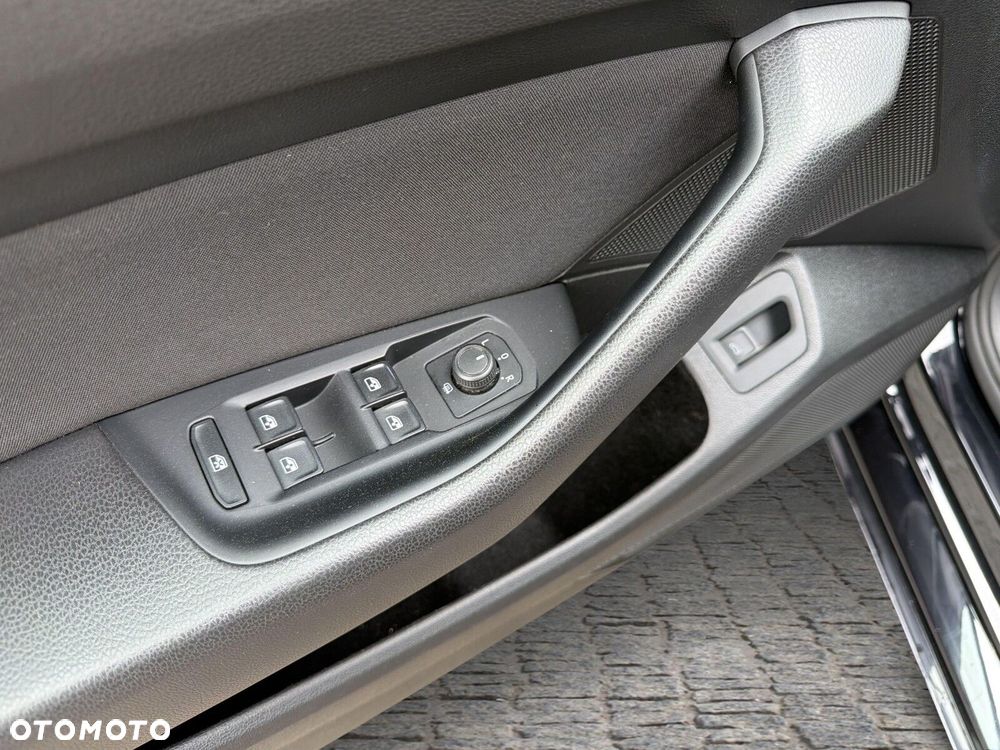 Volkswagen Passat - 37