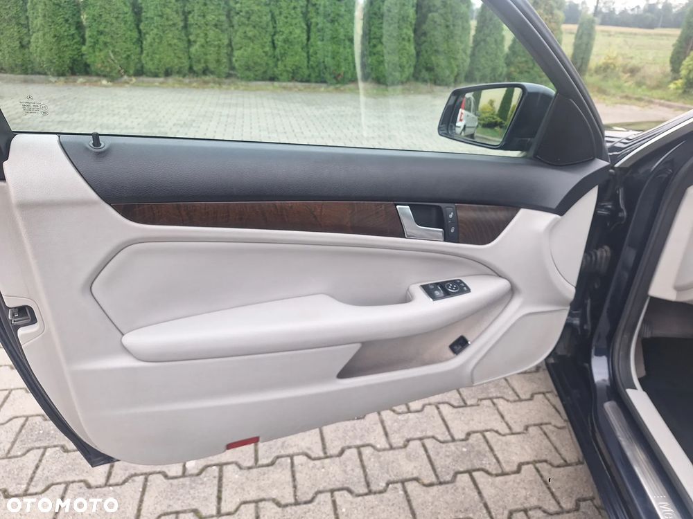 Mercedes-Benz Klasa C 180 Coupe BlueEFFICIENCY 7G-TRONIC - 14