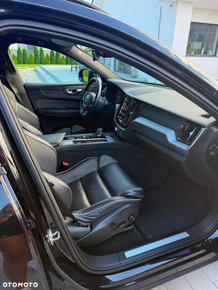 Volvo XC 60 B5 D AWD R-Design - 17