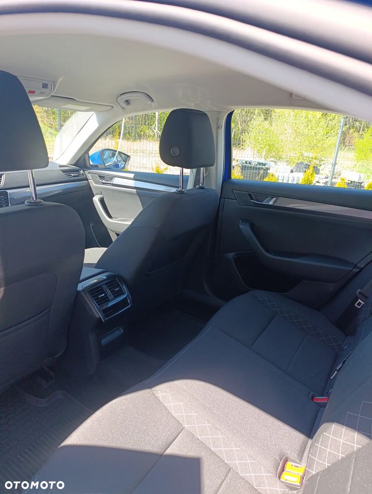 Renault Megane ENERGY TCe 130 Start & Stop Paris Business - 9