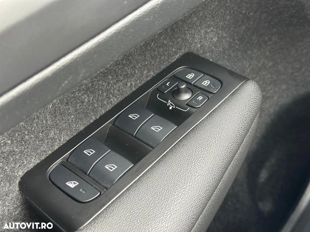 Volvo XC 40 B4 B AWD Geartronic Momentum Pro - 35