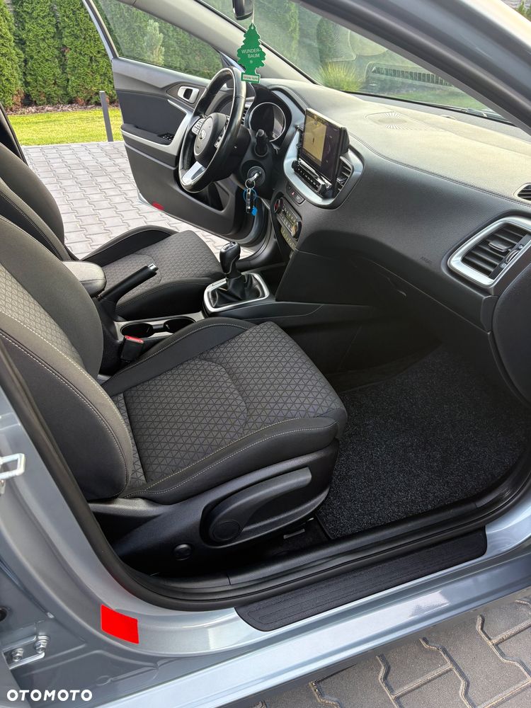 Kia Ceed 1.6 CRDi 136 ISG Dream-Team Edition - 18