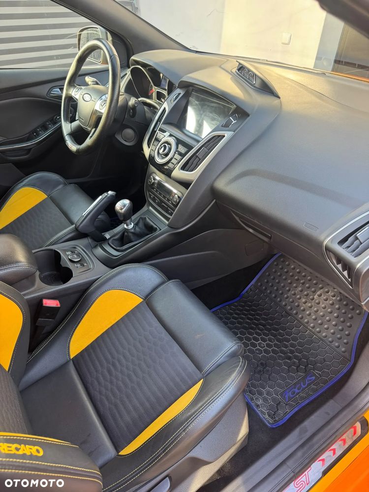 Ford Focus - 13