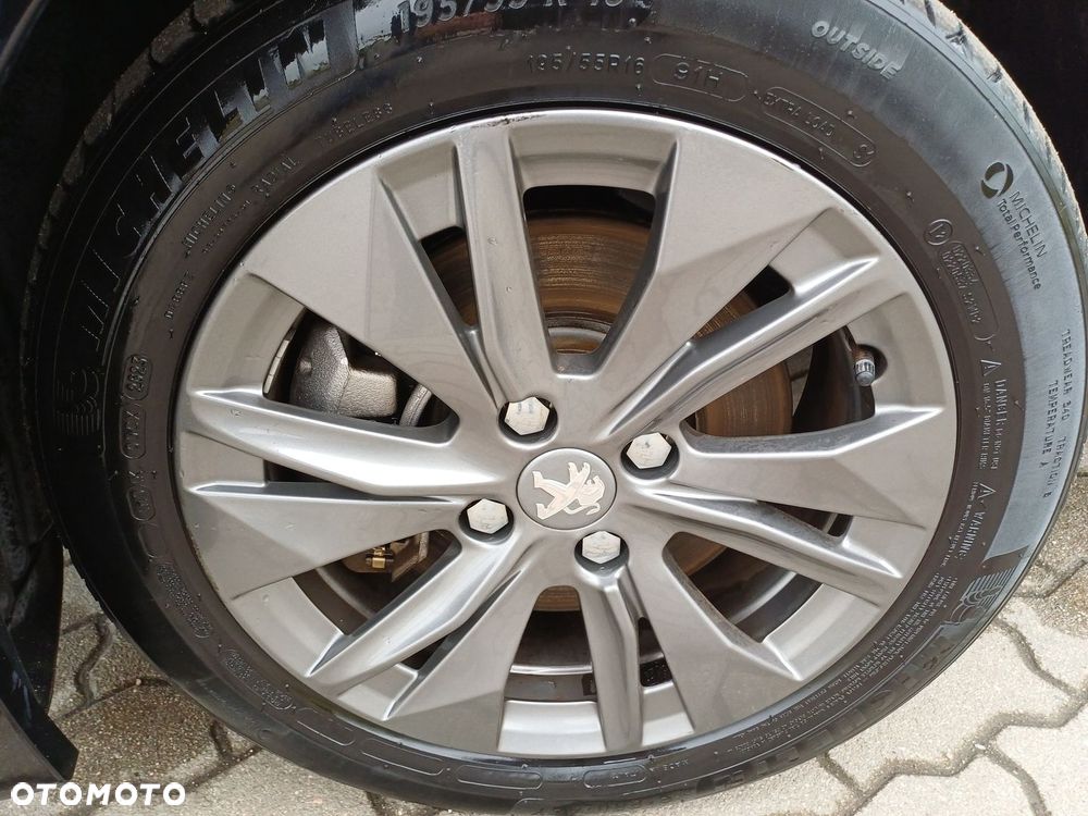 Peugeot 208 - 11