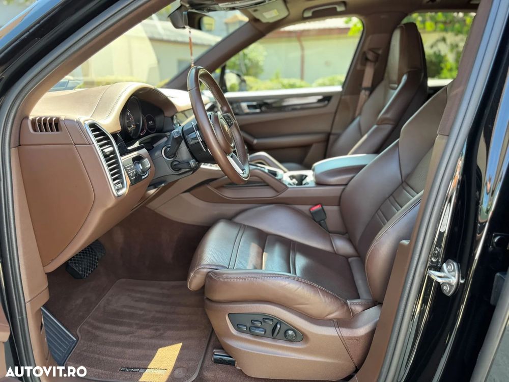 PORSCHE Cayenne 2022 — imagine 13