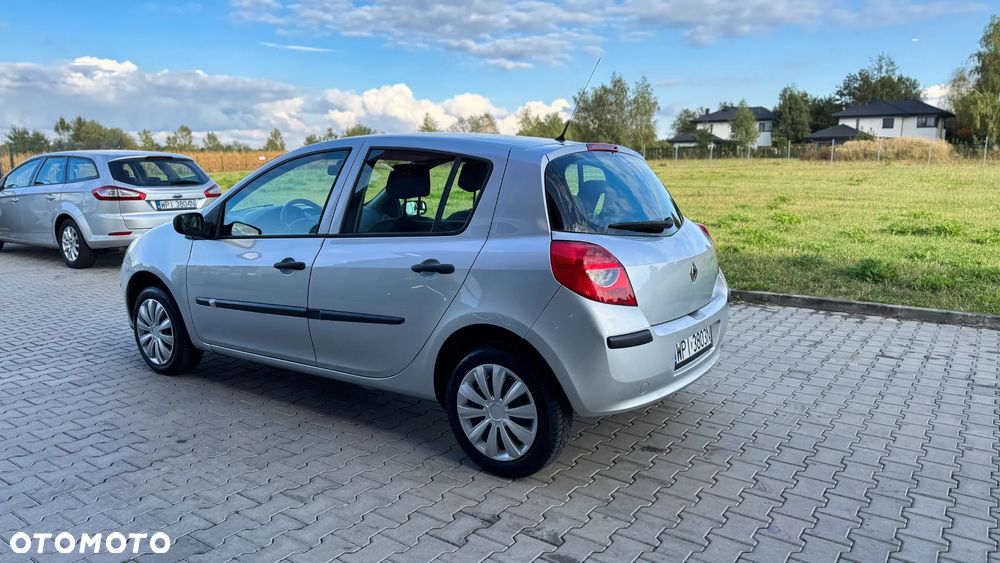 Renault Clio 1.2 16V Authentique - 9