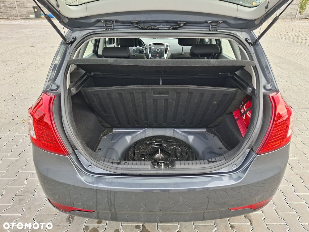 Kia Ceed - 11
