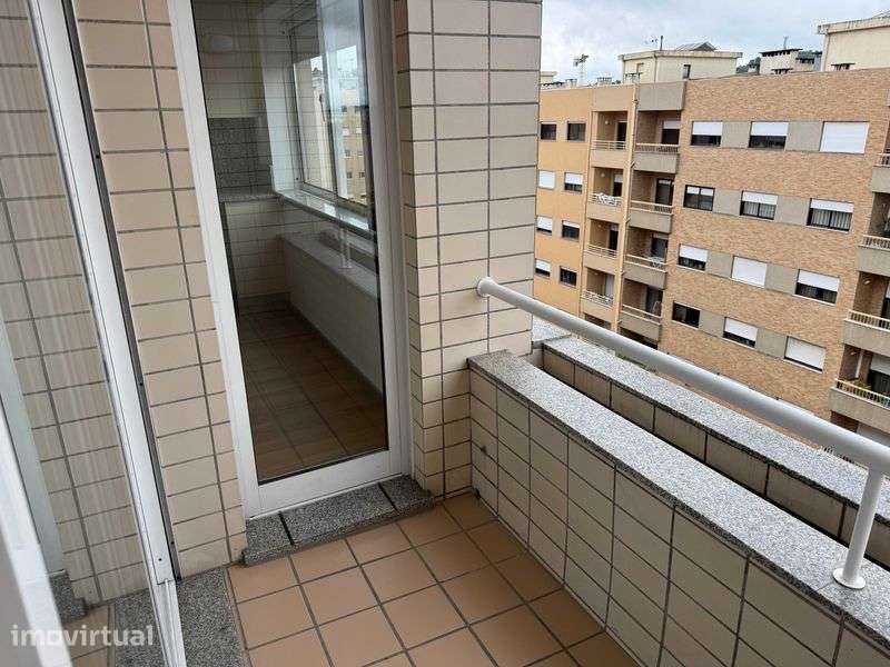 T3 LAMAÇÃES (último piso 7º) - Grande imagem: 5/12
