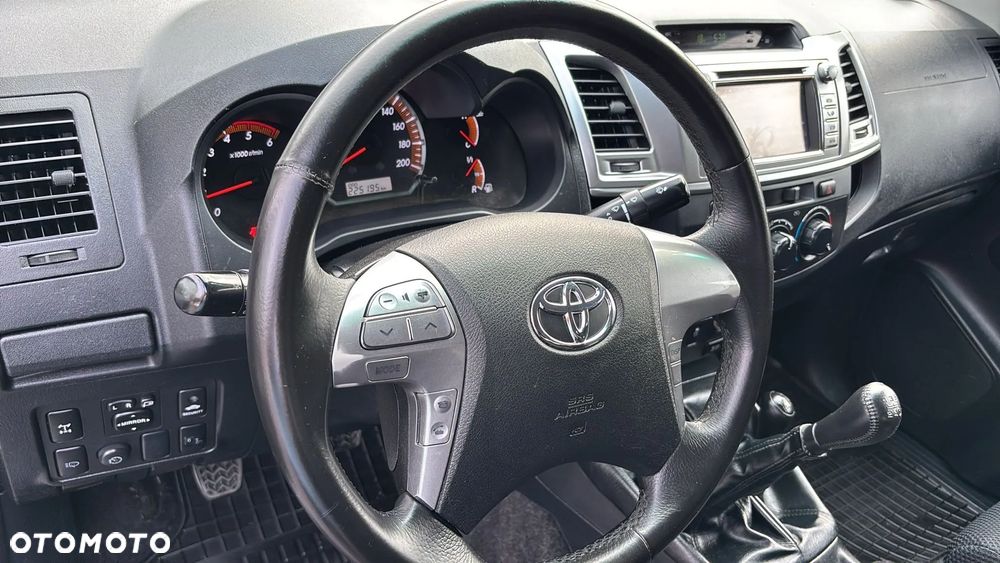 Toyota Hilux 2.5 D-4D SR - 9