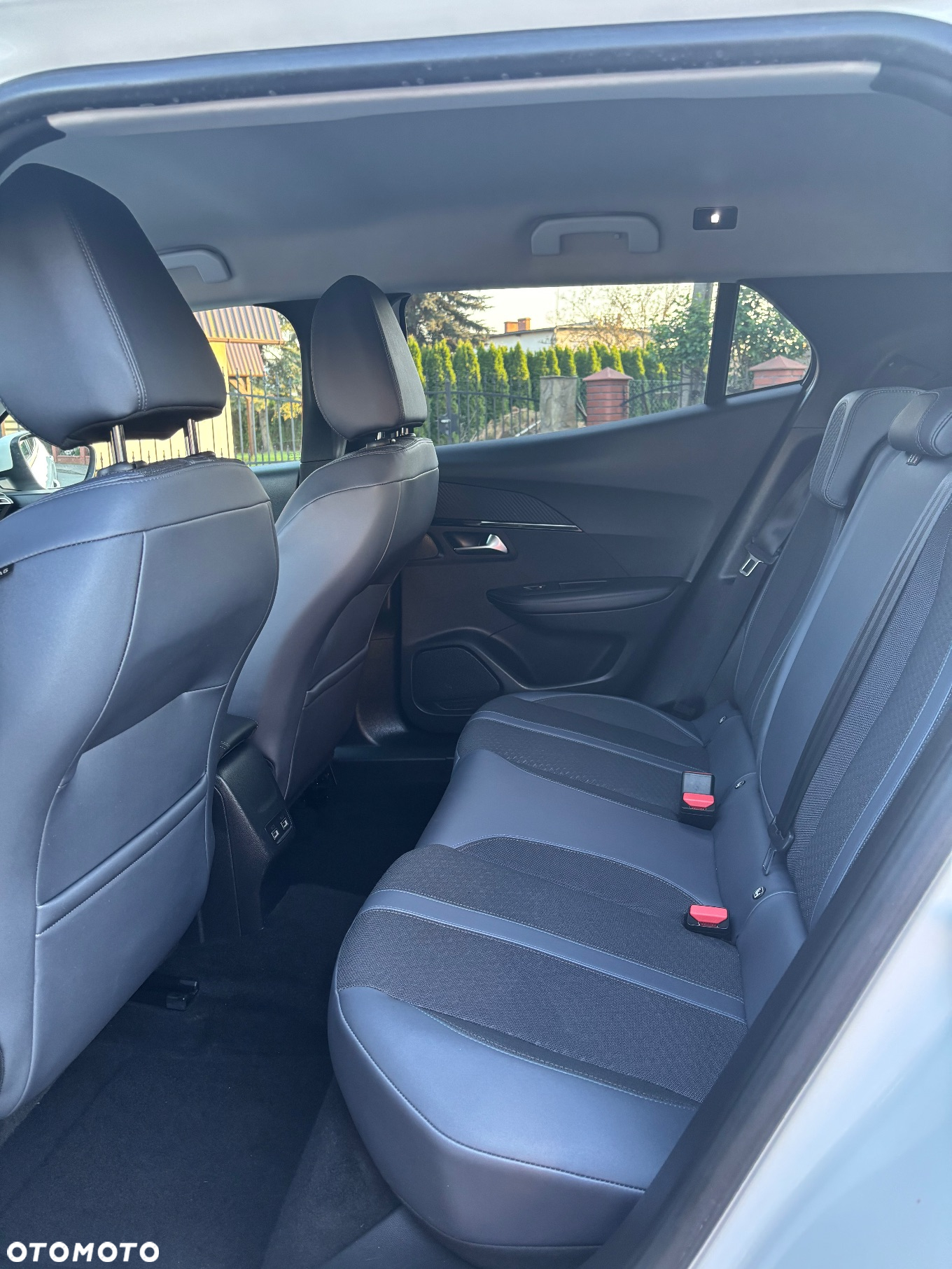 Peugeot 2008 PureTech 130 EAT8 Allure - 12