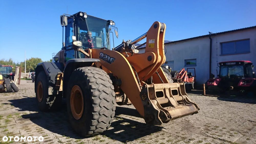 Case 921 F - 3