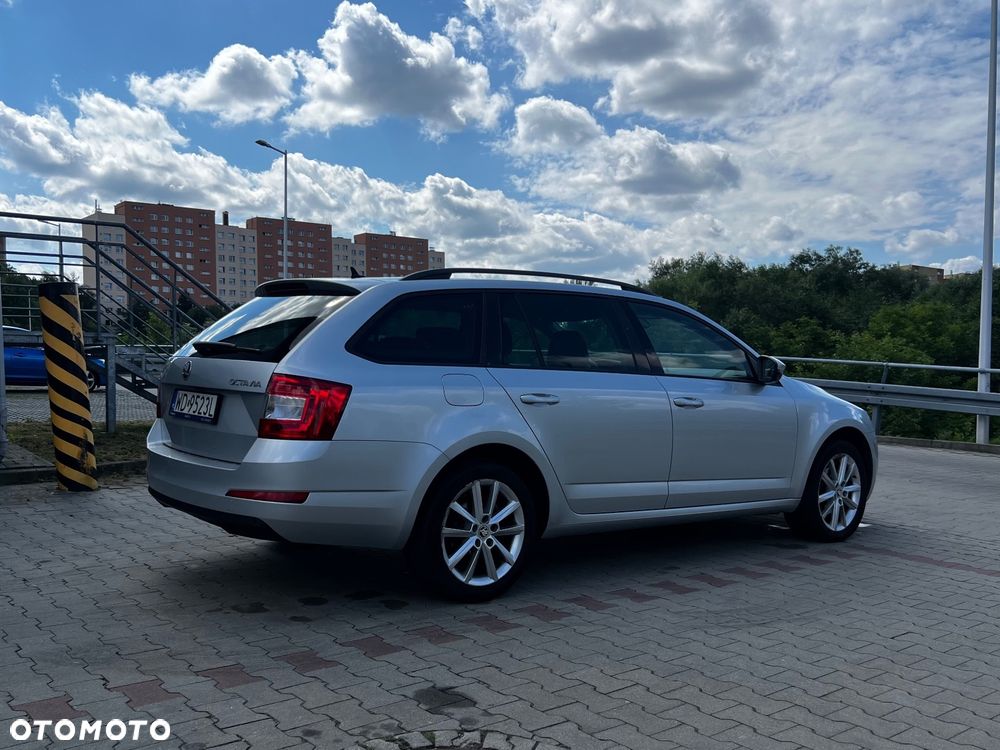 Skoda Octavia 2.0 TDI Elegance DSG - 2