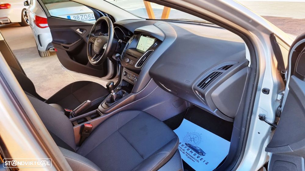 Ford Focus SW - 13