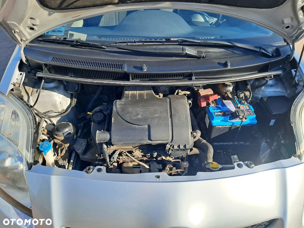 Toyota Yaris 1.0 Premium - 9