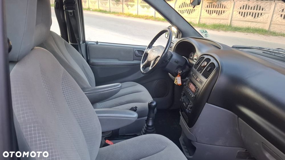 Chrysler Voyager 2.4 SE - 19