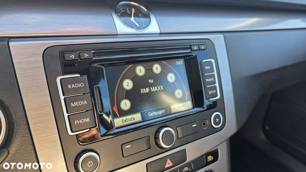 Volkswagen Passat - 13