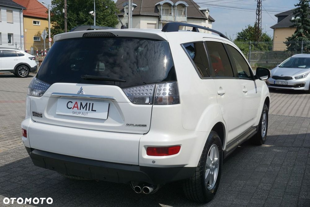 Mitsubishi Outlander - 4