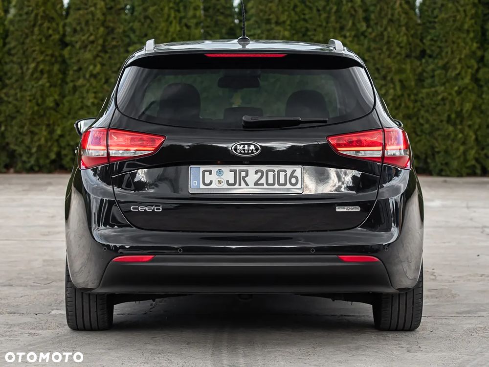Kia Ceed 1.6 CRDi 136 ISG UEFA EURO 2016 - 11