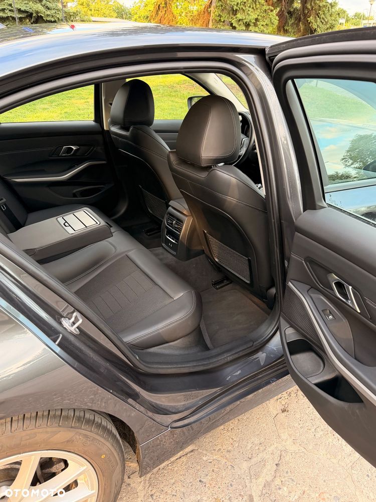 BMW Seria 3 318i - 14