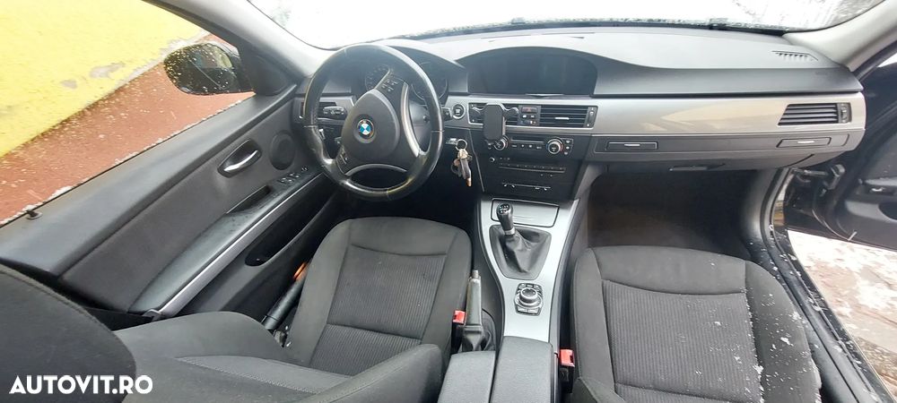 BMW Seria 3 320i - 7