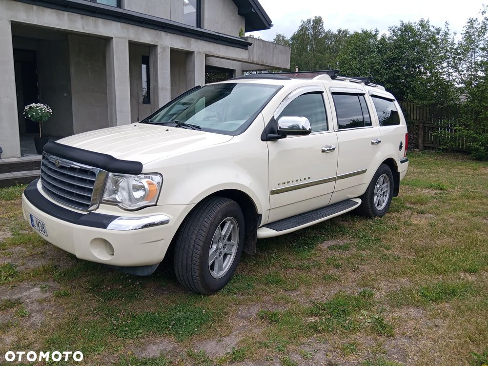 Chrysler Aspen - 11