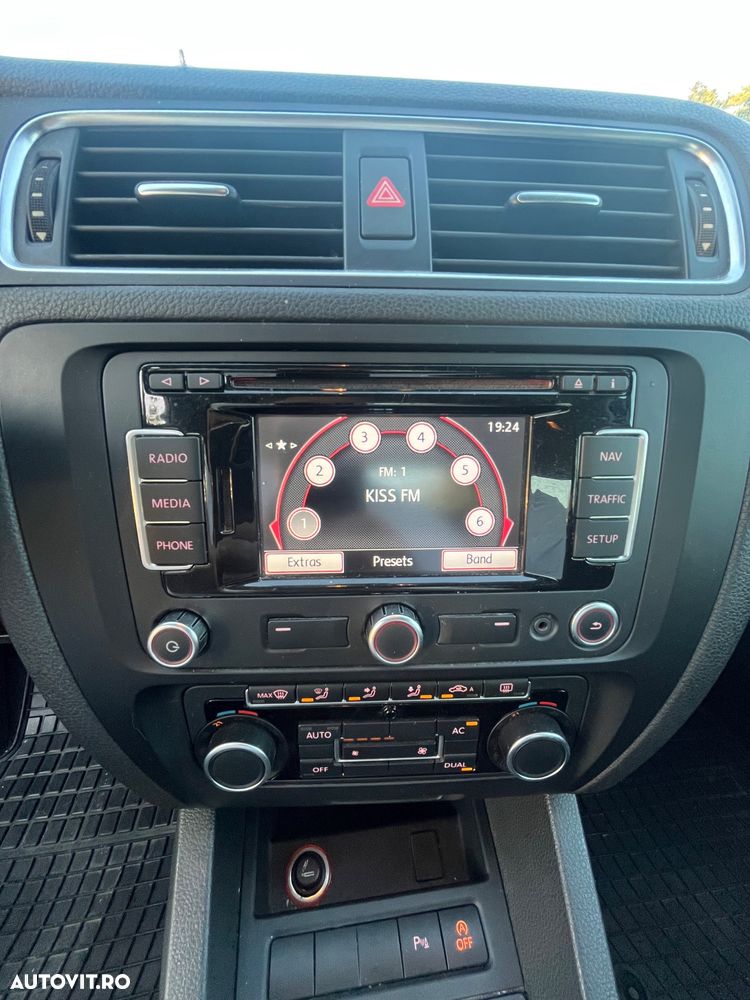Volkswagen Jetta 1.6 TDI Blue Motion Technology Life - 12