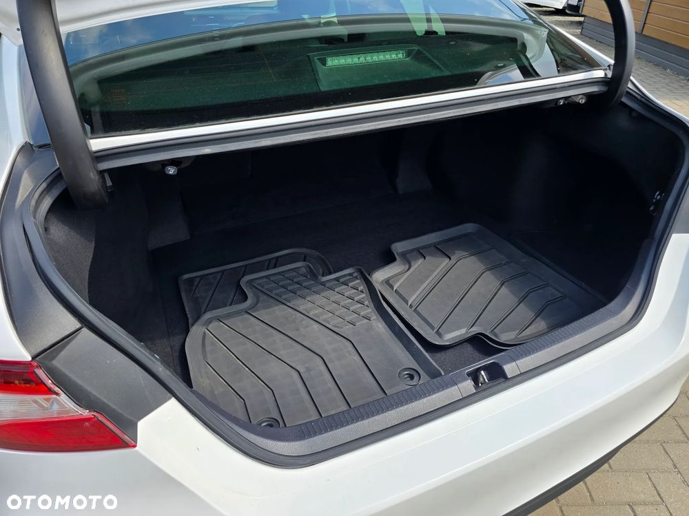 Toyota Camry - 18