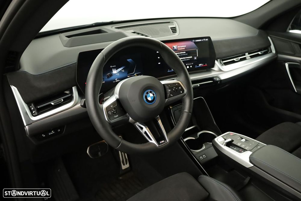 BMW iX2 eDrive20 Pack Desportivo M - 8