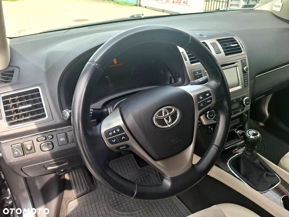 Toyota Avensis 1.8 Premium - 23