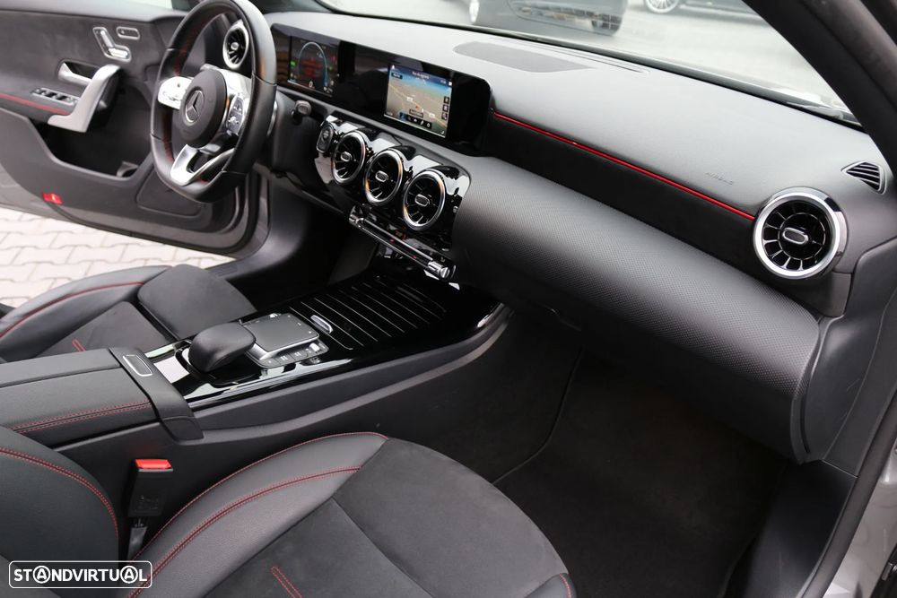 Mercedes-Benz A 250 e 8G-DCT AMG Line - 15