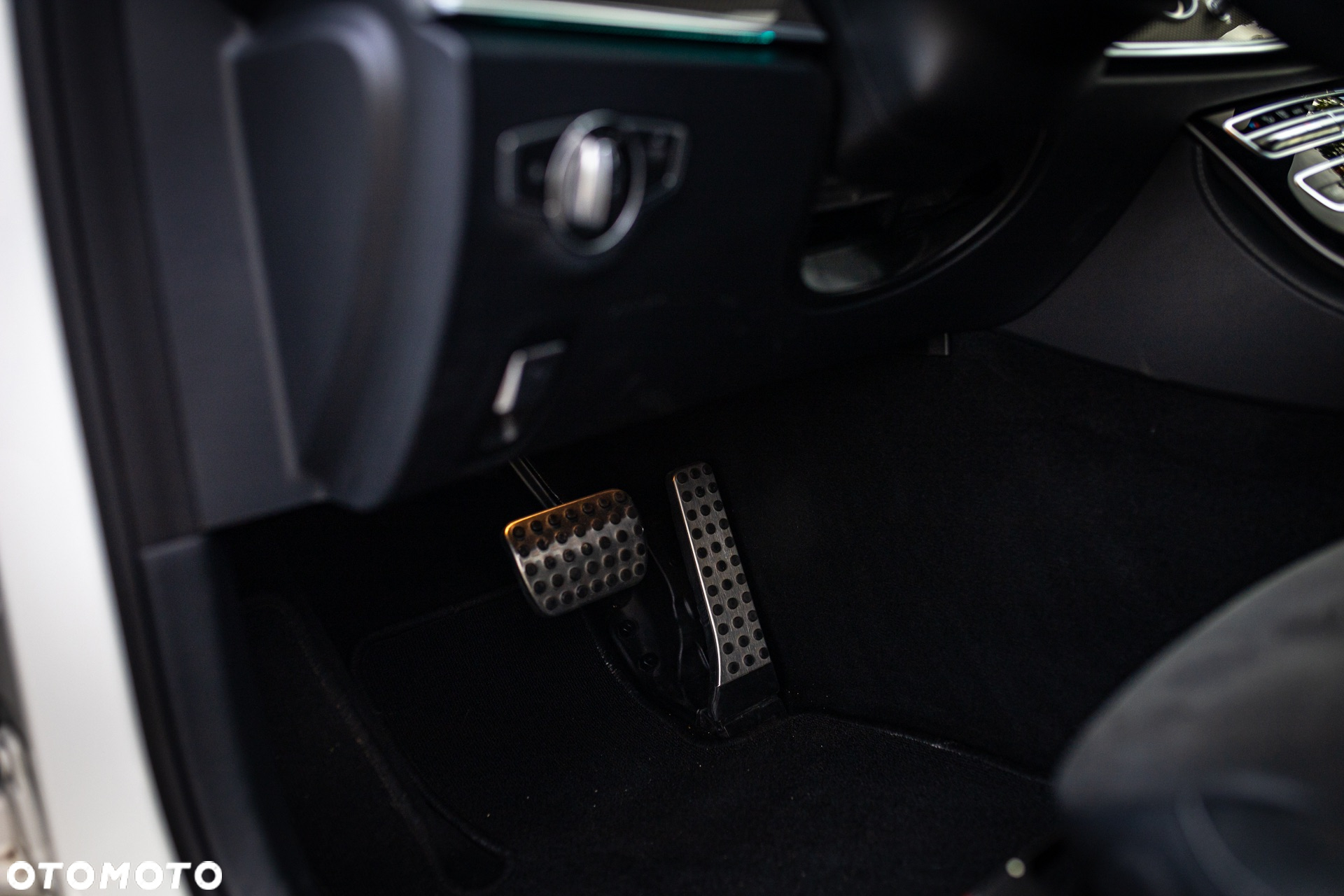 Mercedes-Benz Klasa E 220 d 4-Matic 9G-TRONIC - 36