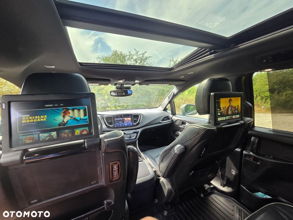Chrysler Pacifica - 17