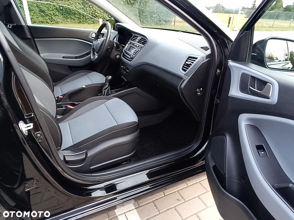 Hyundai i20 blue 1.2 Classic - 22