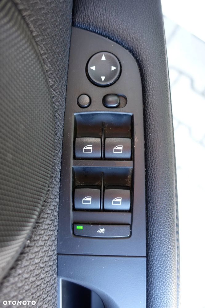 BMW Seria 3 320i Edition Sport - 38