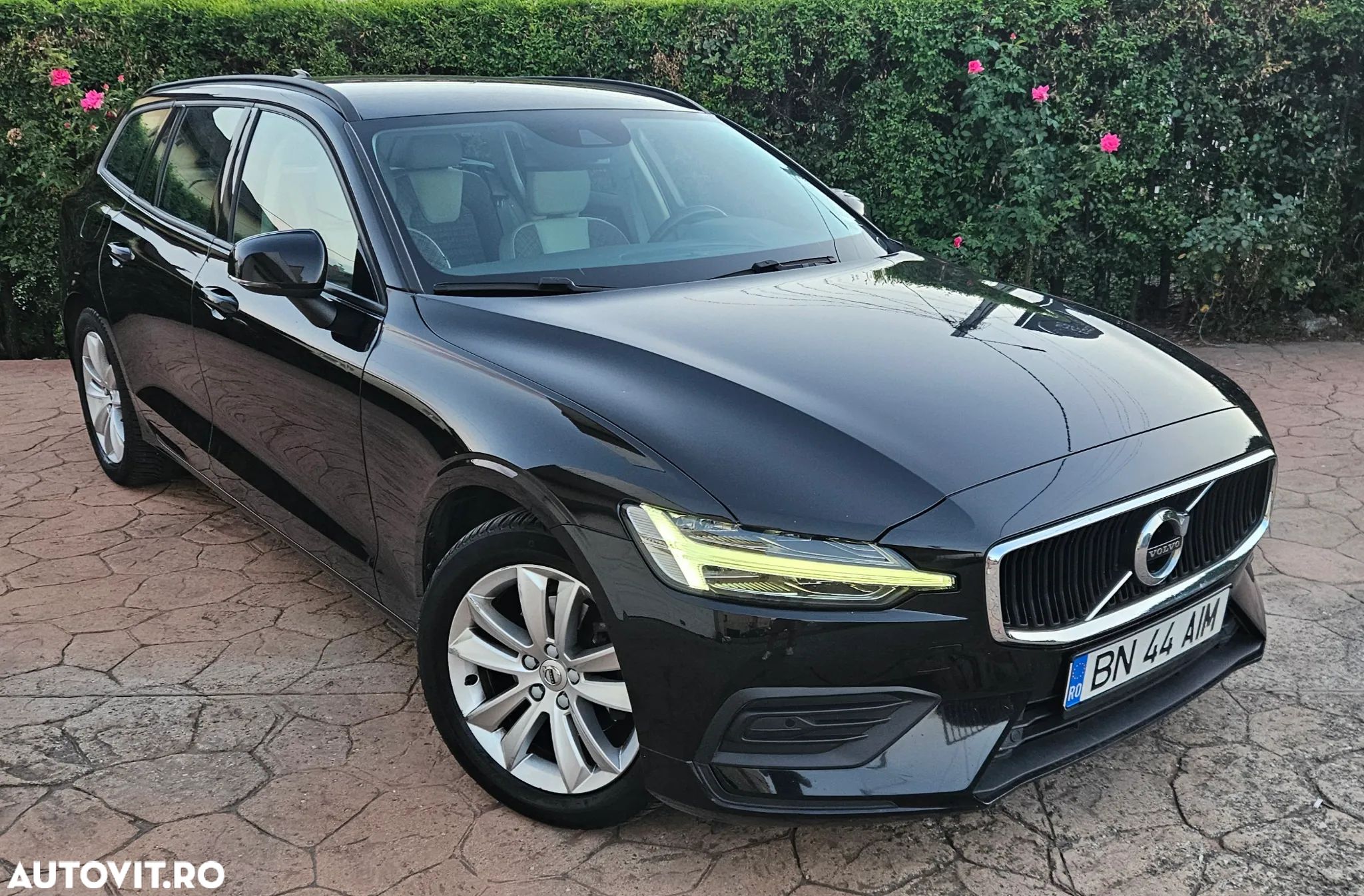Volvo V60 D3 DRIVe Momentum - 1
