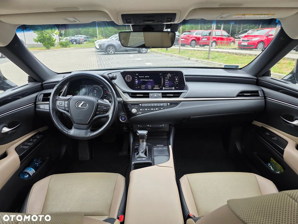 Lexus ES 300h Business Edition + - 21
