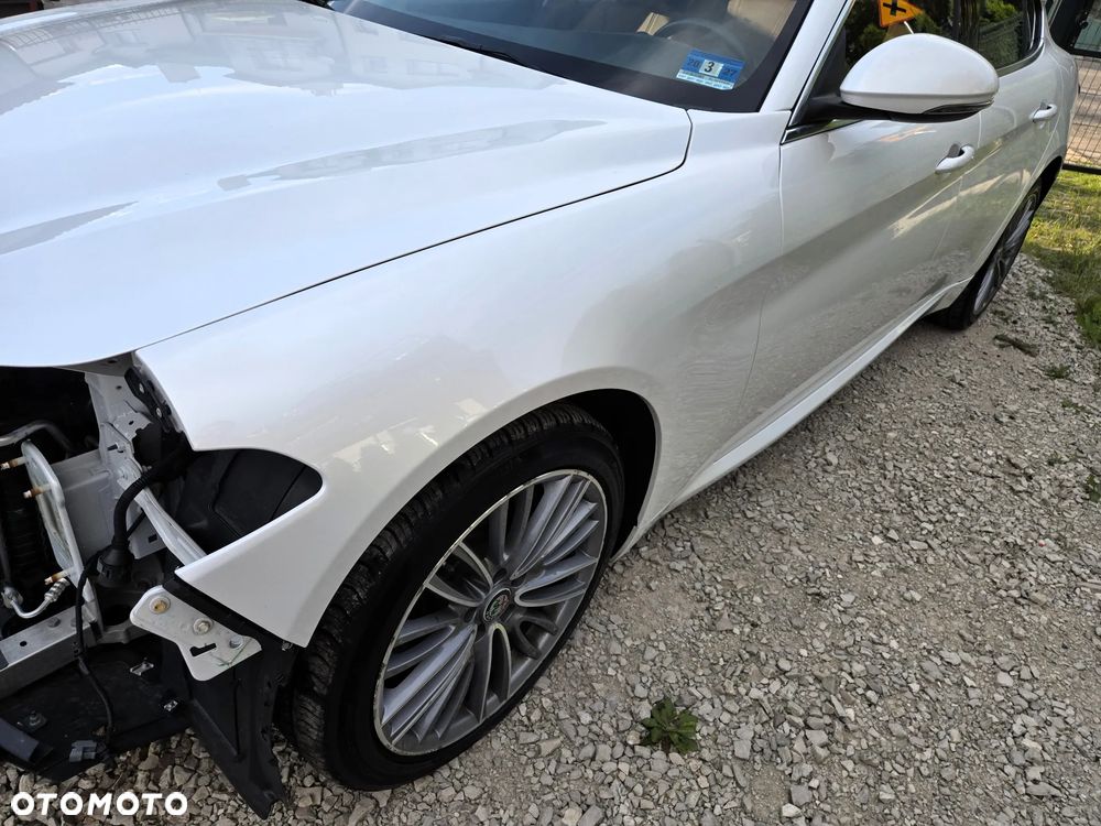Alfa Romeo Giulia 2.0 Turbo 16V AT8-Q4 Ti - 8