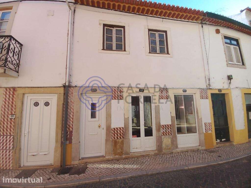 Moradia para concluir na Cidade de Tomar no Centro de Portugal - Grande imagem: 2/11