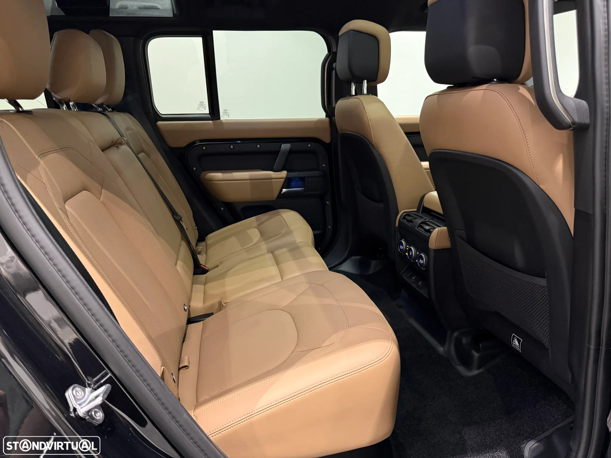 Land Rover Defender 2.0 P300e 110 AWD X-Dynamic SE - 8