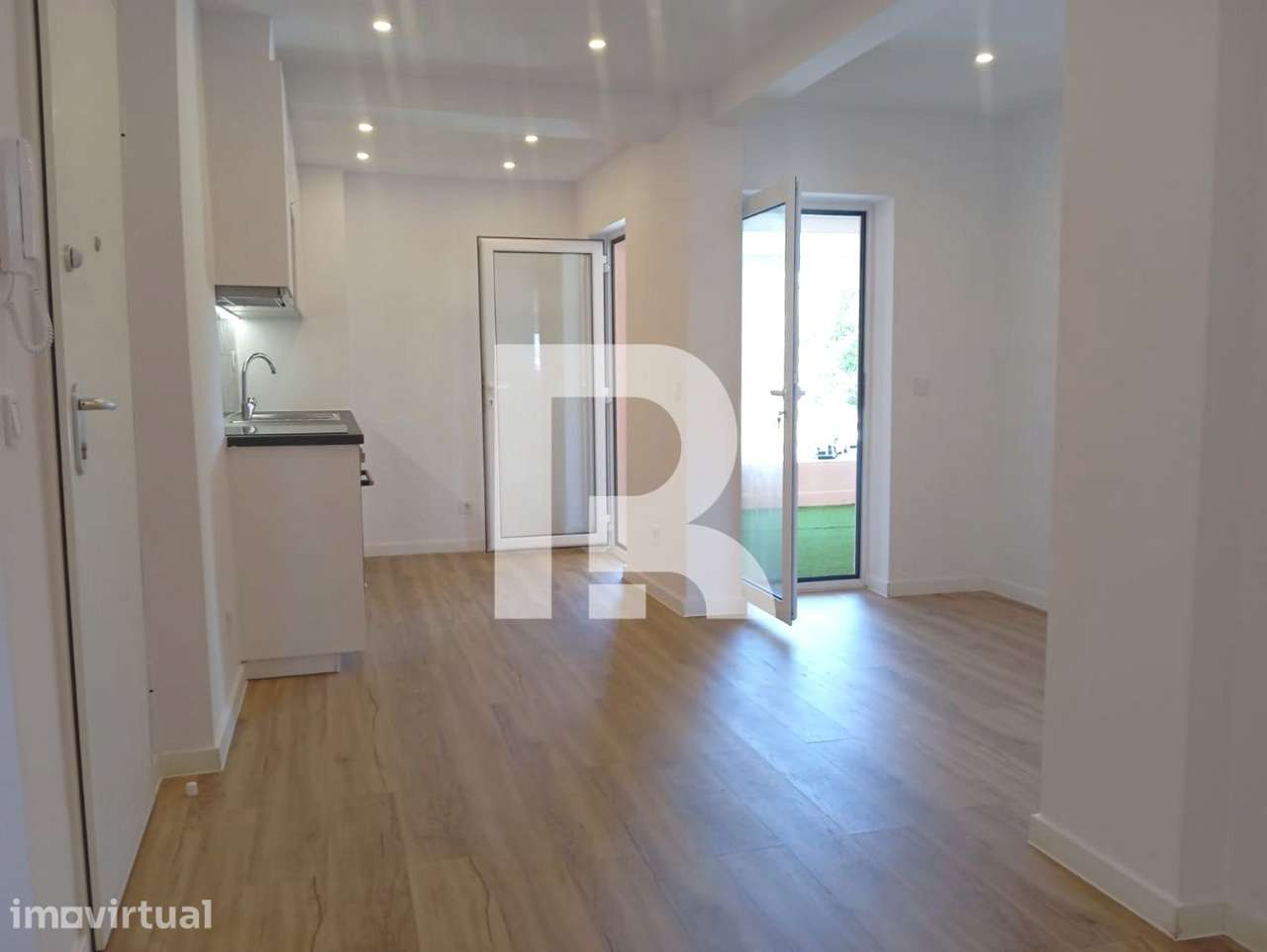 Apartamento T2 totalmente Remodelado c/ terraço em Queluz - Grande imagem: 3/19