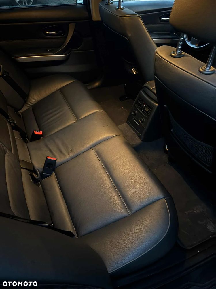 BMW Seria 3 325i Touring - 6