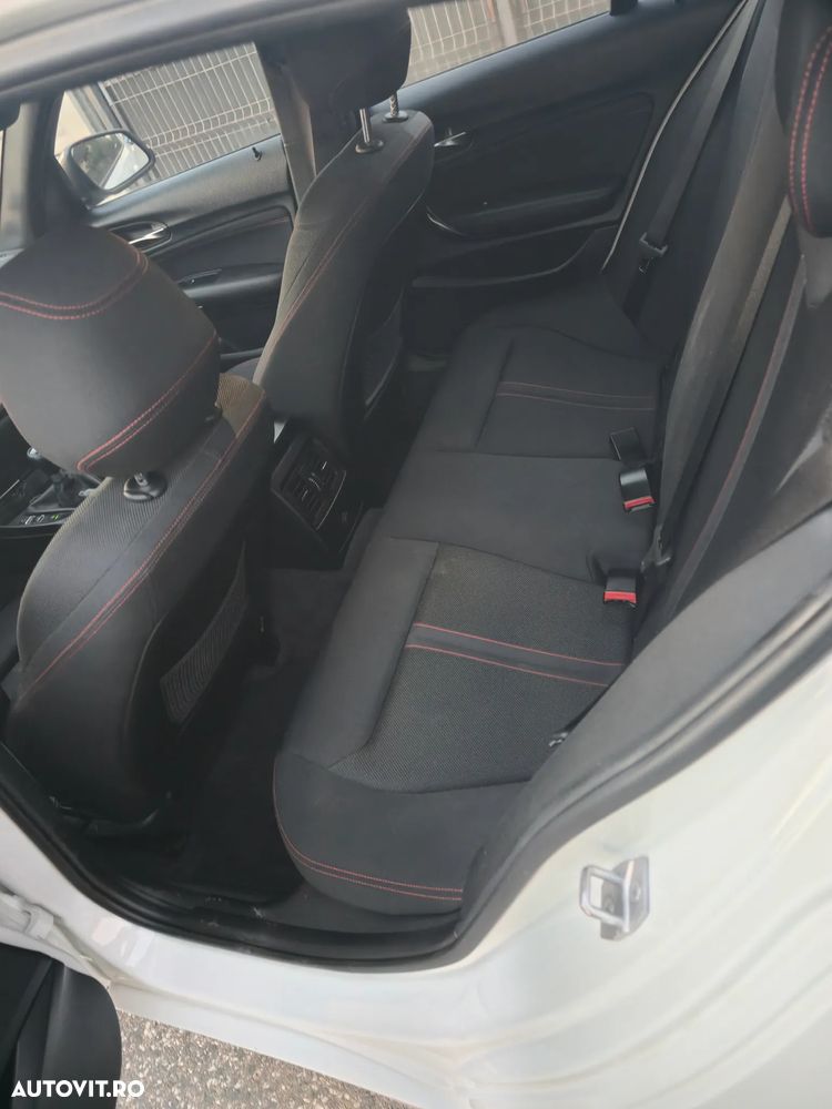 BMW Seria 1 120i - 11