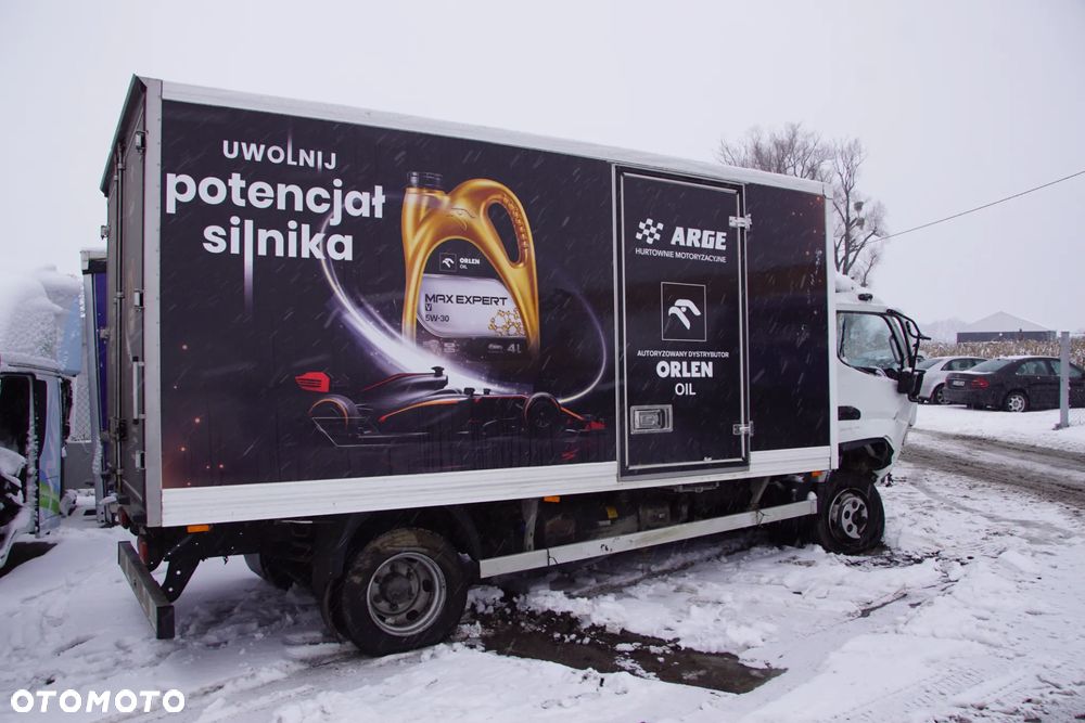 Auto na części - Fuso Canter 9C18 3.0 D 175 KM 4P10 Duonic 2020R Silnik Skrzynia Drzwi Lampa Lusterko Klamka Szyba Owiewka Osłona Kontener Zabudowa Deska Kokpit Sterownik Moduł Czujnik Licznik Panel - 6