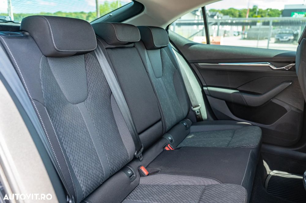 Skoda Octavia 2.0 TDI DSG Style - 8