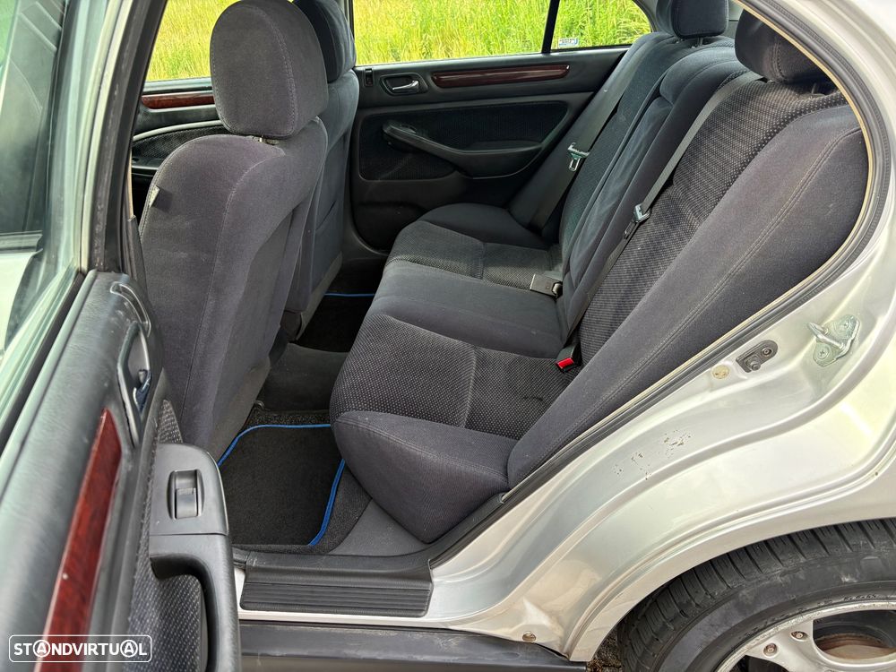 Honda Accord 1.6 LS TA - 12