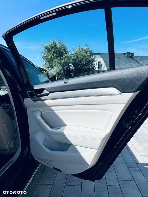 Volkswagen Passat - 8