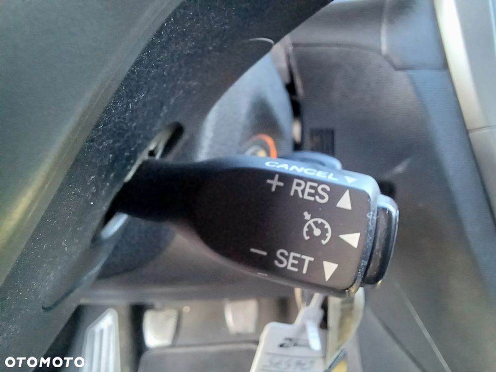 Toyota Avensis 1.8 Sol NAVI - 16